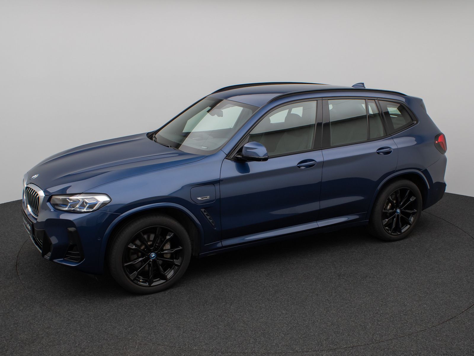 Fahrzeugabbildung BMW X3 xD30e M Sport 360°Laser HUD DAB HiFi AHK 20"