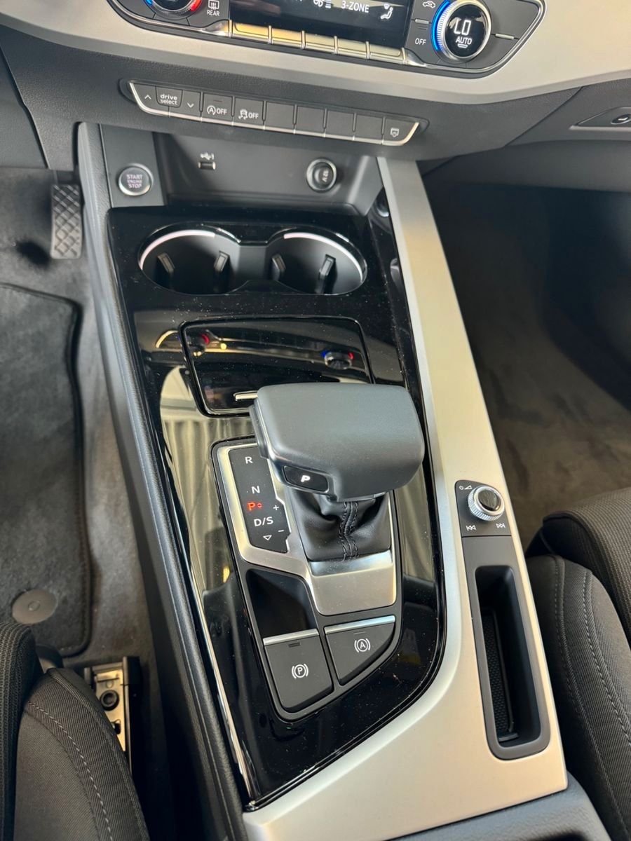 Fahrzeugabbildung Audi A4 Lim. 35 TFSI Advanced / ERST 661 Km!!