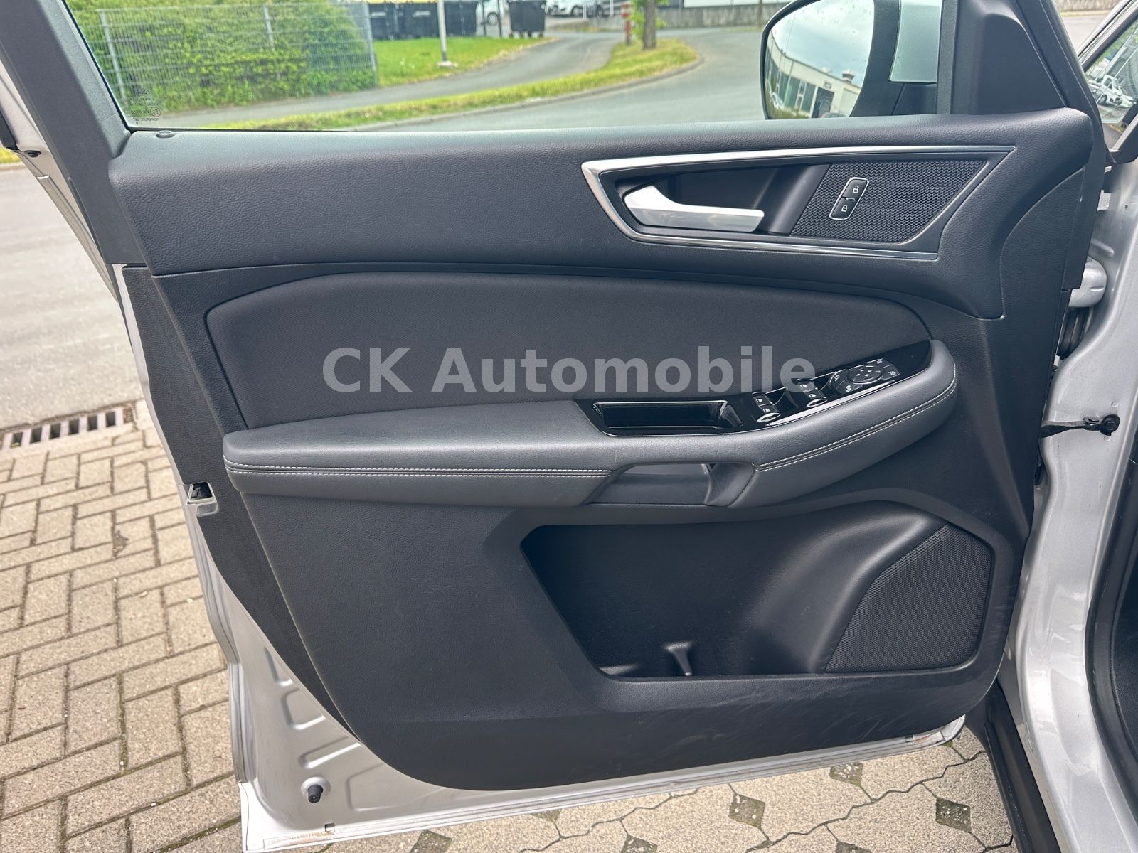 Fahrzeugabbildung Ford S-MAX Titanium 2.0TDCi Autom./Navi/LED/Kam./AHK