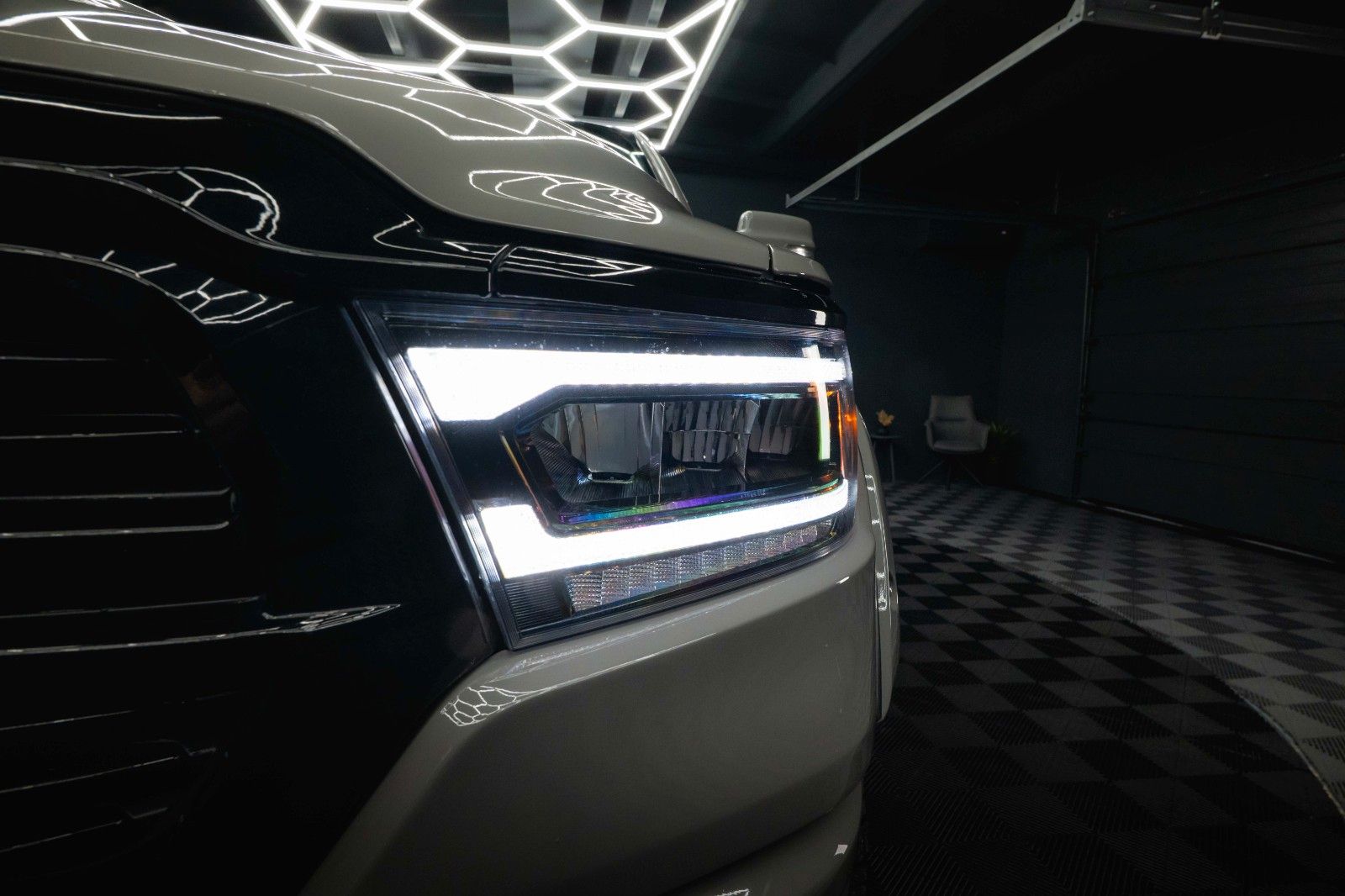 Fahrzeugabbildung Dodge RAM 5.7 V8 HEMI 4x4 OFFROAD Night PUNISHER 19%