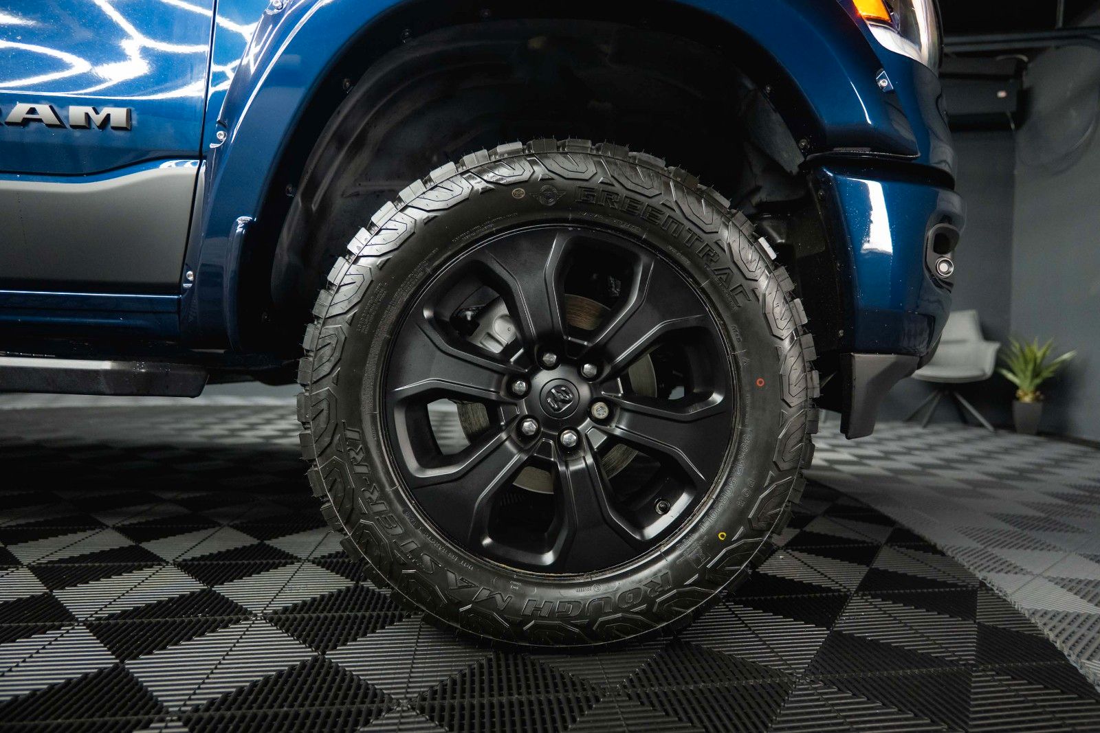 Fahrzeugabbildung Dodge RAM 5.7 V8 HEMI 4x4 OFFROAD NightPaket AXLE LOCK