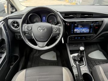 Toyota Auris Touring Sports - 5