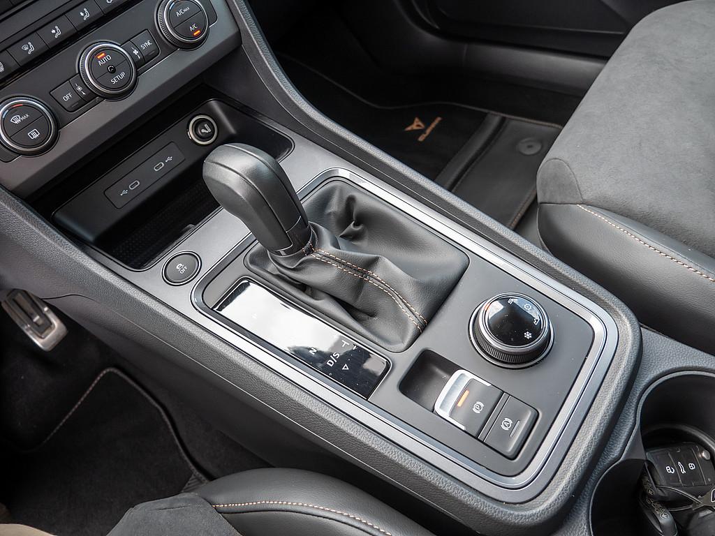Cupra Ateca 2.0 TSI 4Drive SHZ KAMERA NAVI AHK ACC LED
