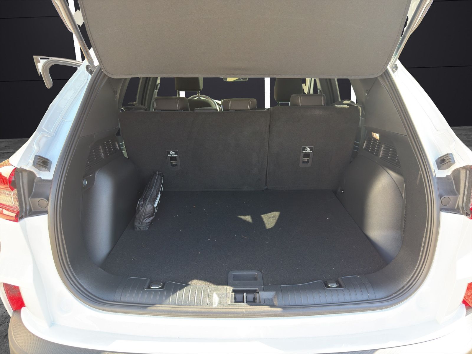 Fahrzeugabbildung Ford Kuga Titanium/Pano/Shz/LenkrdHZ/Rückfahrkamera