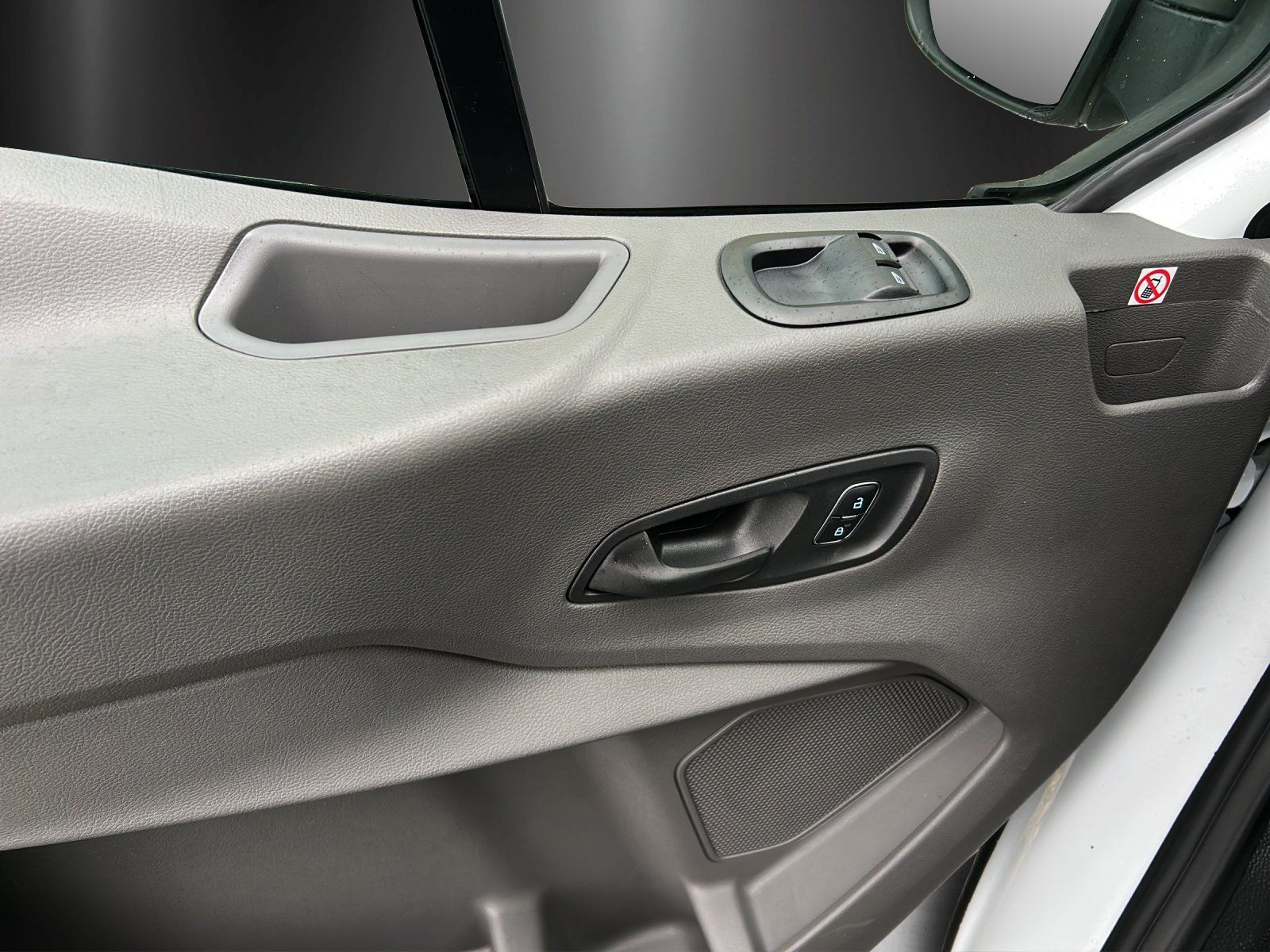 Fahrzeugabbildung Ford Transit Kombi 350L3 Trend 6 Sitze GJR Techno Pak