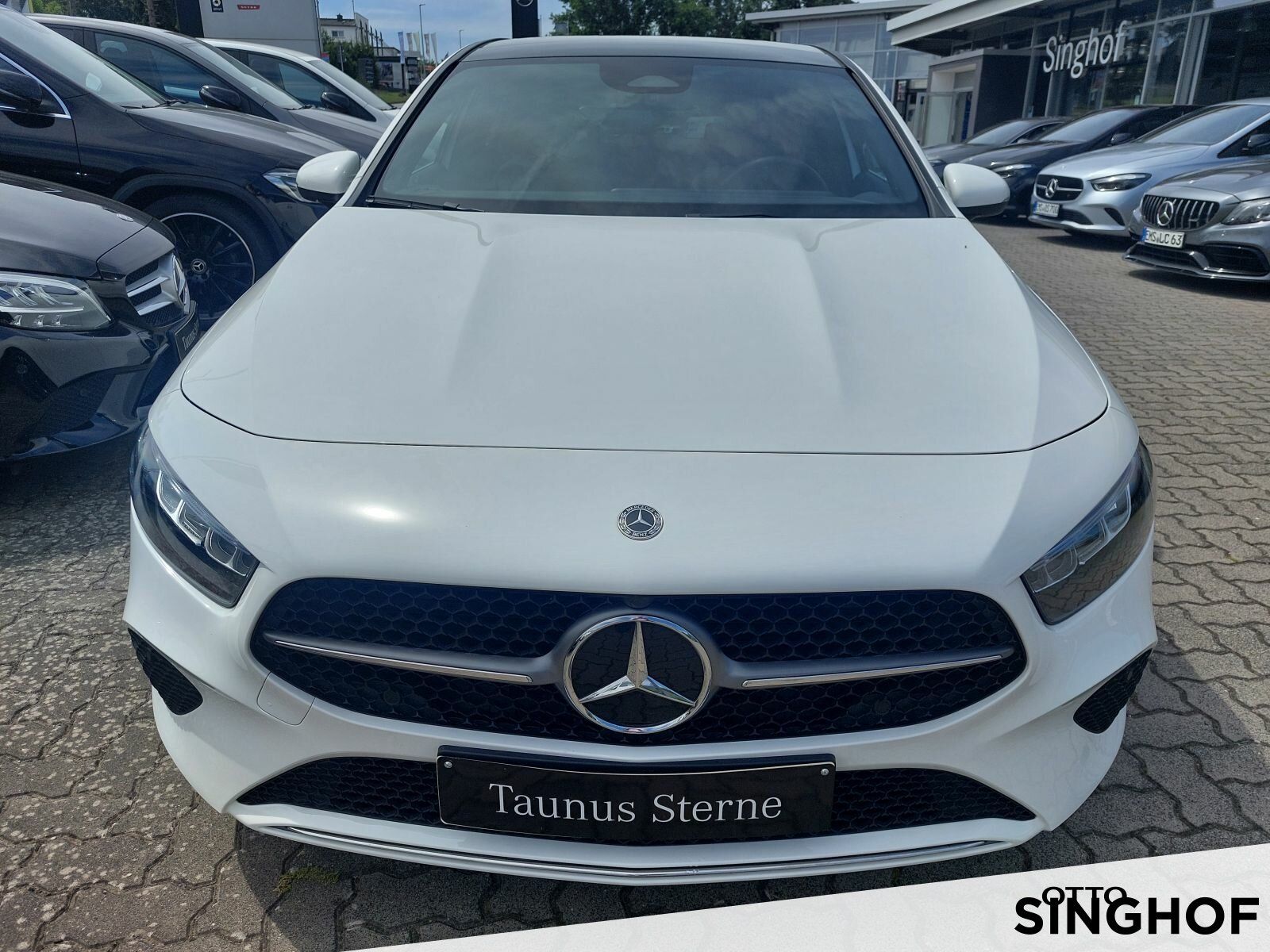 Fahrzeugabbildung Mercedes-Benz A 200 Progressive +Pano+Rü Kam+LED+MBUX+PDC+SHZ+