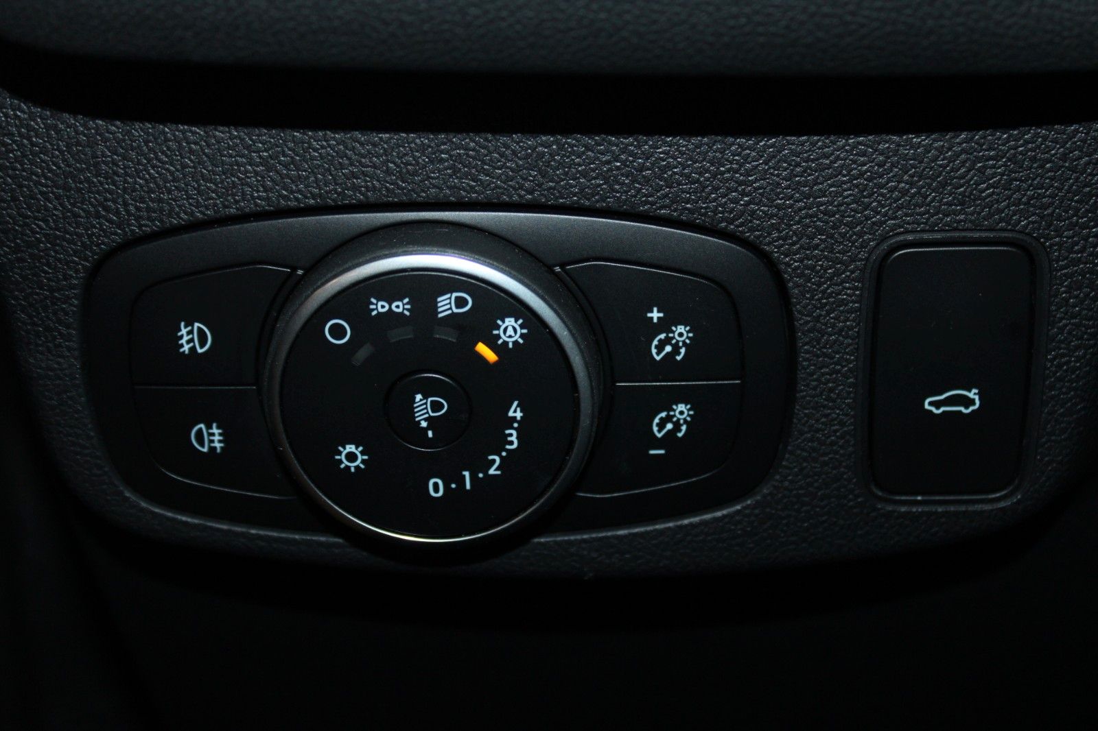 Fahrzeugabbildung Ford Focus Active Turnier LED NAVI WinterPaket CAM