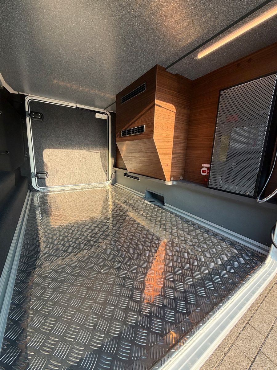 Fahrzeugabbildung Carthago chic c-line I 5.9 XL LE Mercedes Cortina
