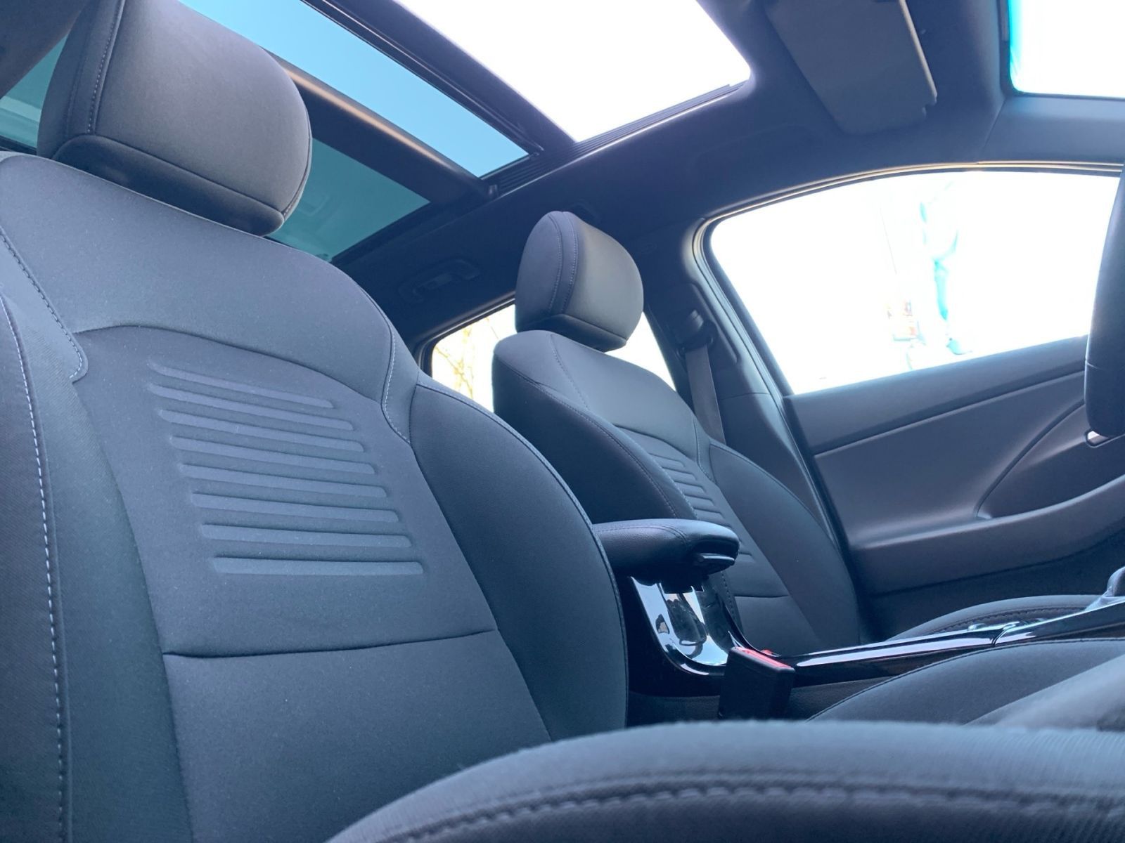 Fahrzeugabbildung Hyundai i30 Kombi 1.5 T-GDI 7-DCT Advantage Mild-Hybrid