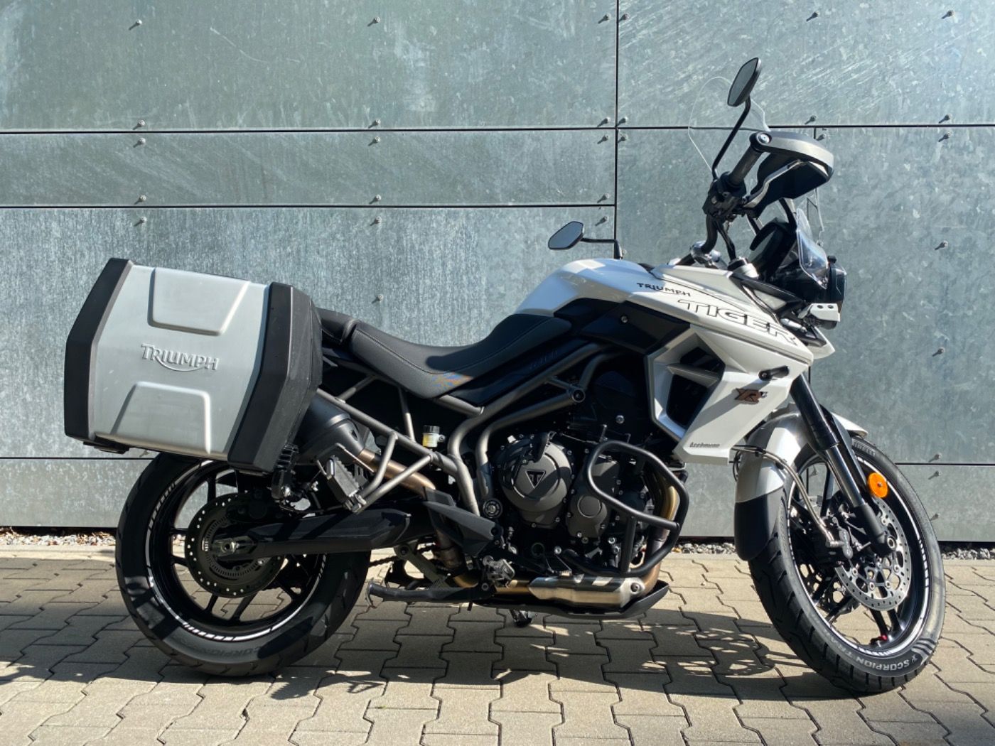 Fahrzeugabbildung Triumph Tiger XRX 800 Wilbers Tieferlegung Seitenkoffer