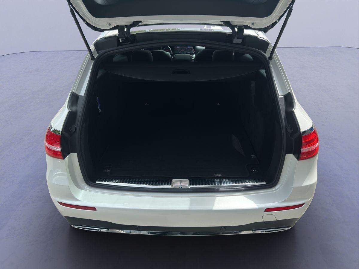 Mercedes-Benz E 220d T AMG-Line LED/360°/Leder/Pano/Burmester