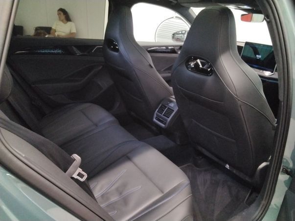 Passat Variant 1.5 eTSI DSG R-LINE IQ.LIGHT+AHK+