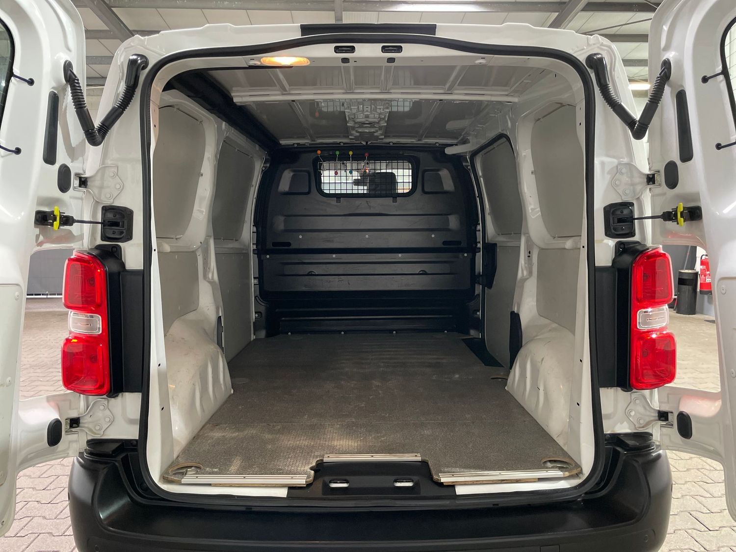 Fahrzeugabbildung Opel Vivaro Kasten Edition M L2 #Tempomat#PDC#Klima