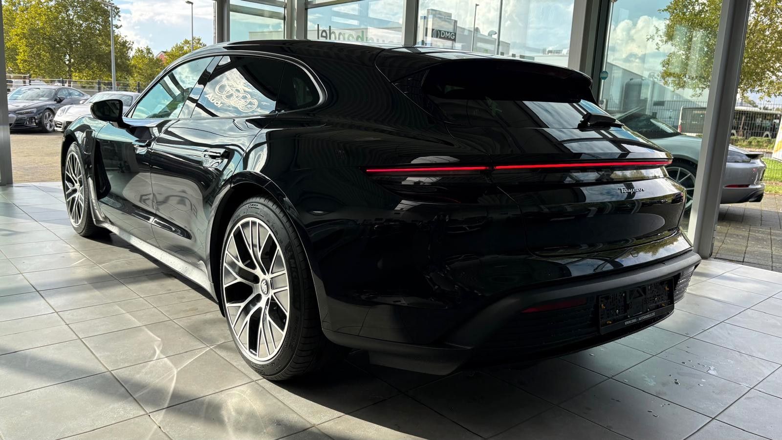 Fahrzeugabbildung Porsche Taycan Sport Turismo/Innodrive/Panodach/20 Zoll