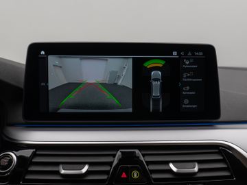 Fahrzeugabbildung BMW 530e Tour HUD Laser Sportsitz Komfortzugang