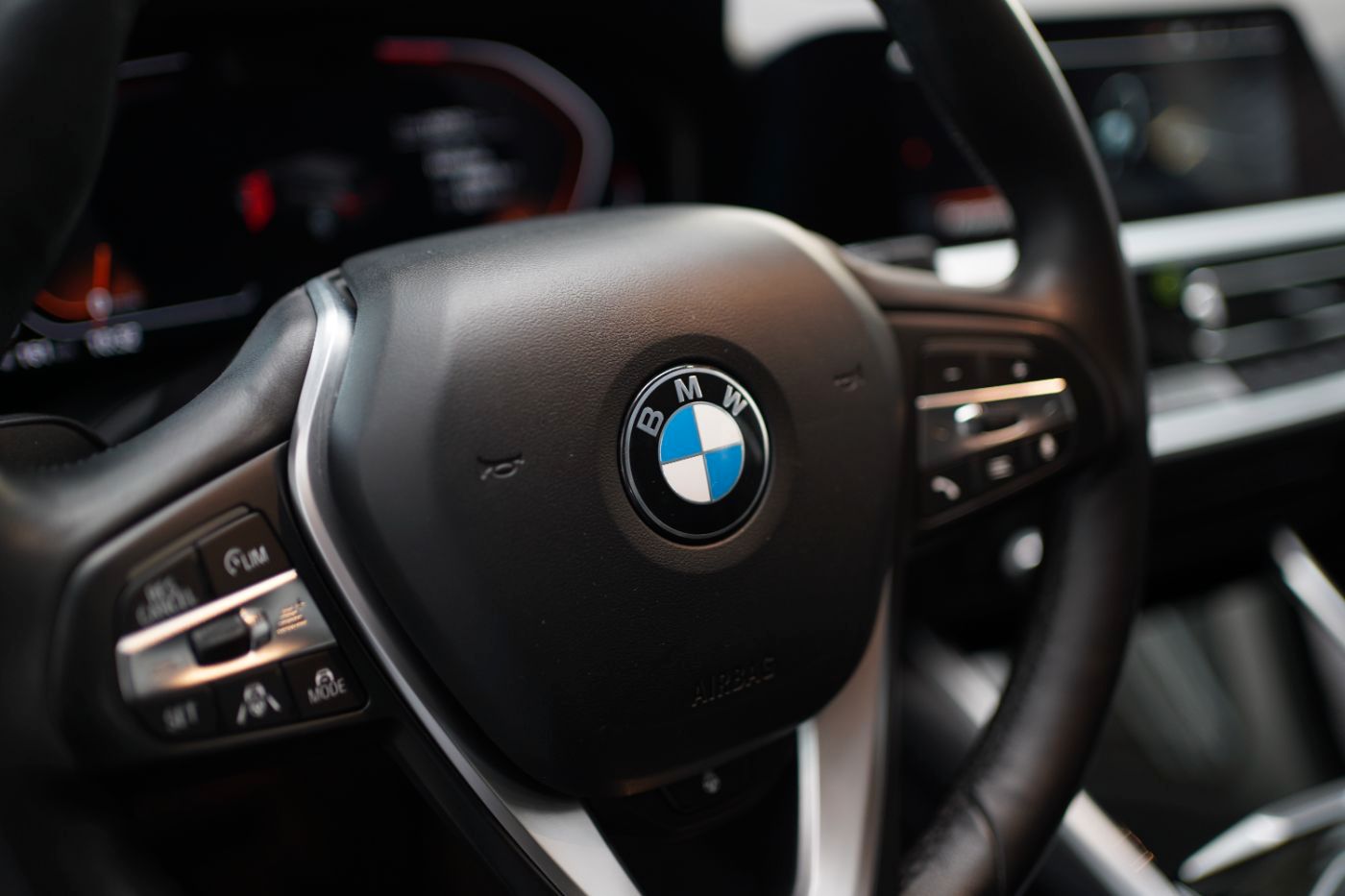 Fahrzeugabbildung BMW 320d Sport Line +HeadUp+AHK+Laserlicht+Parkassis