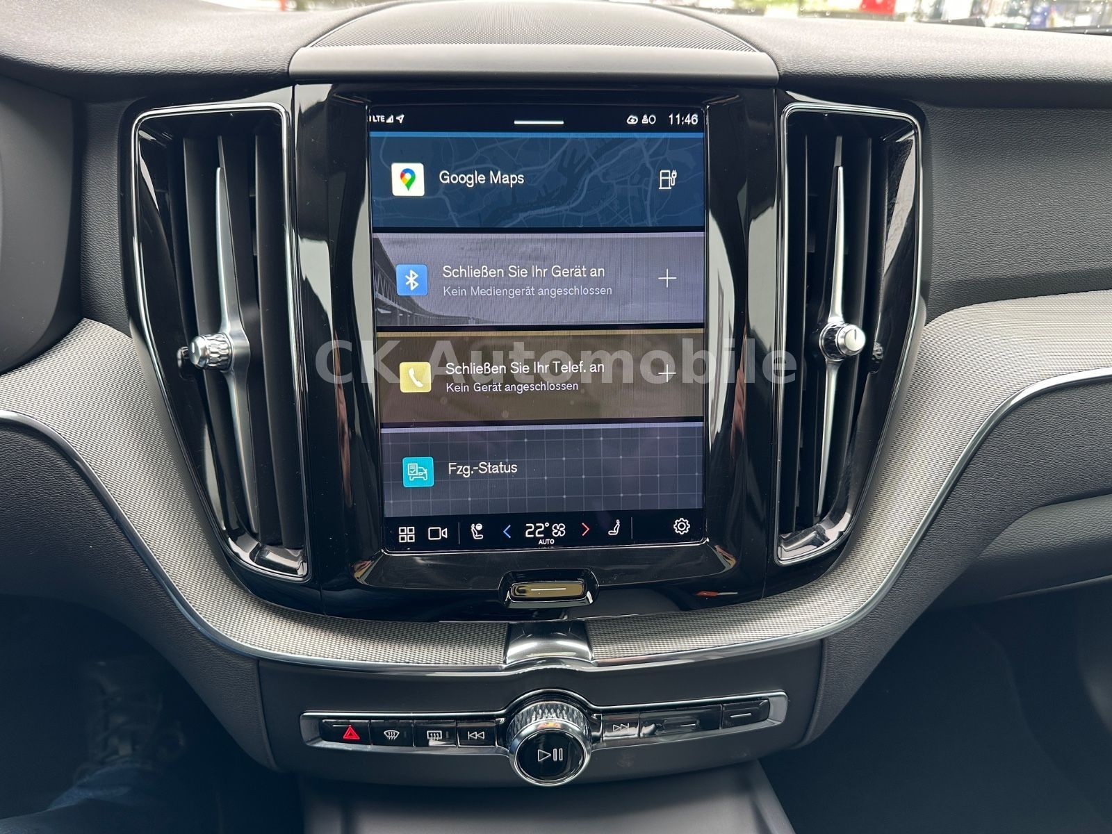 Fahrzeugabbildung Volvo XC60 T6 AWD Recharge Plus Dark/Pano/BLIS/AHK