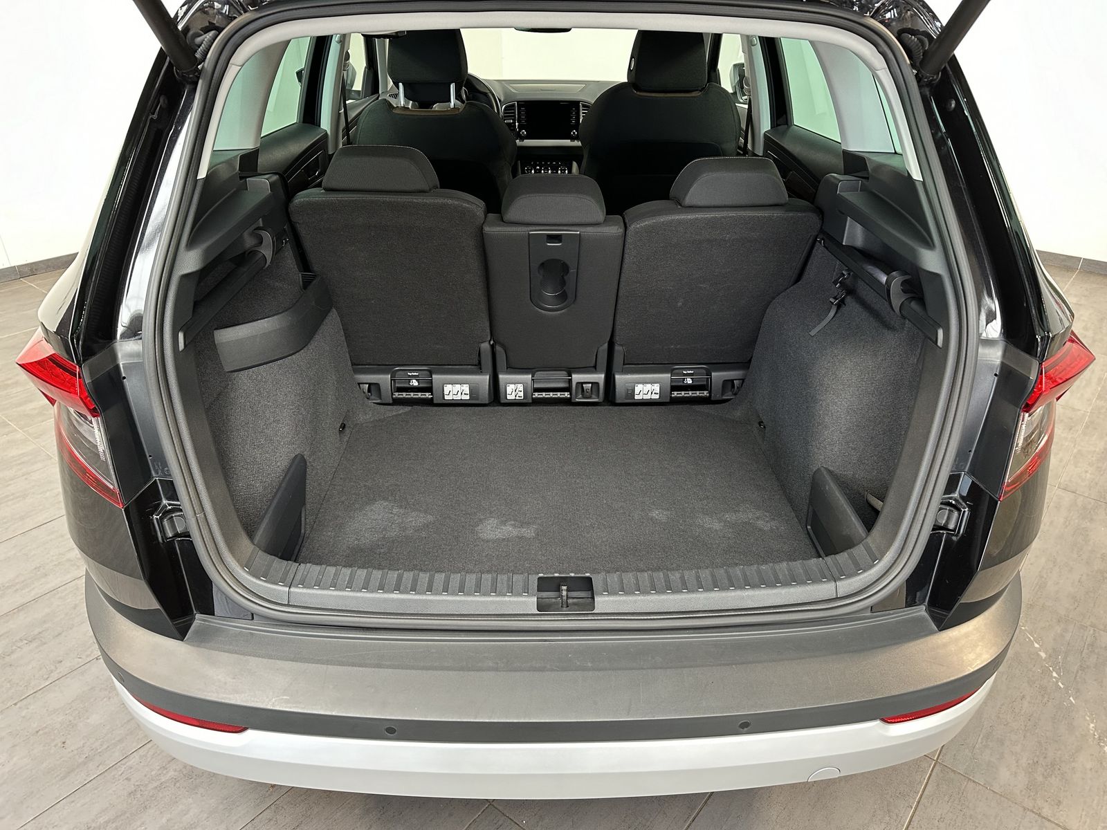 Fahrzeugabbildung SKODA Karoq 2.0 TDI DSG 4x4 Scout NAV+LED+SHZ+18ZO+PP