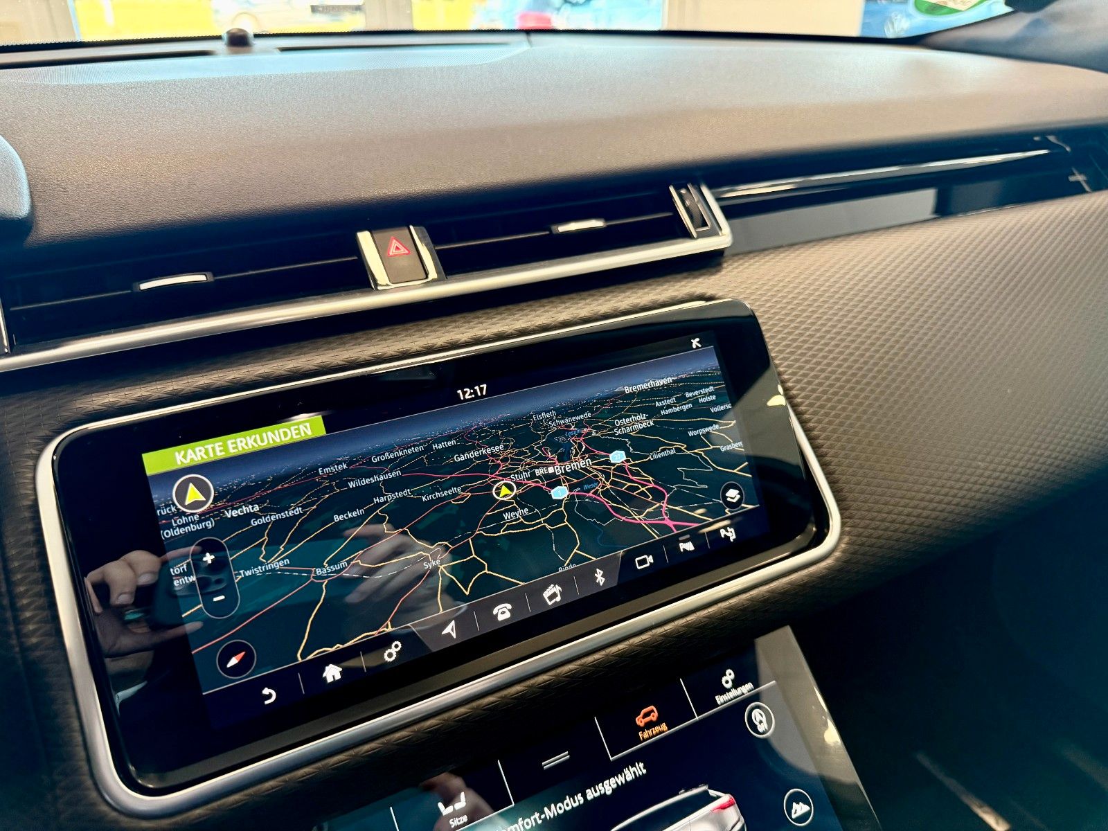 Fahrzeugabbildung Land Rover Range Rover Velar P250 R-Dynamic SE DesignPaket