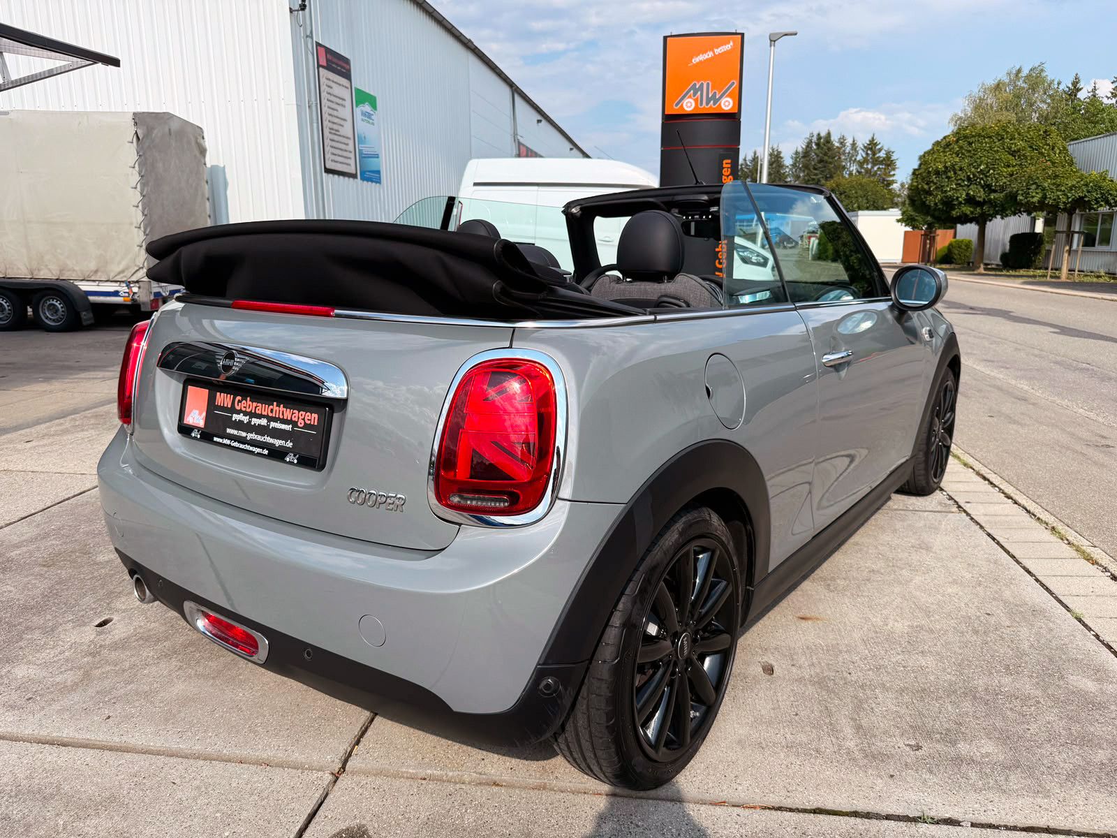 Fahrzeugabbildung MINI Cooper Cabrio Steptr. PDC KAM NAV LED TEMP SHZ