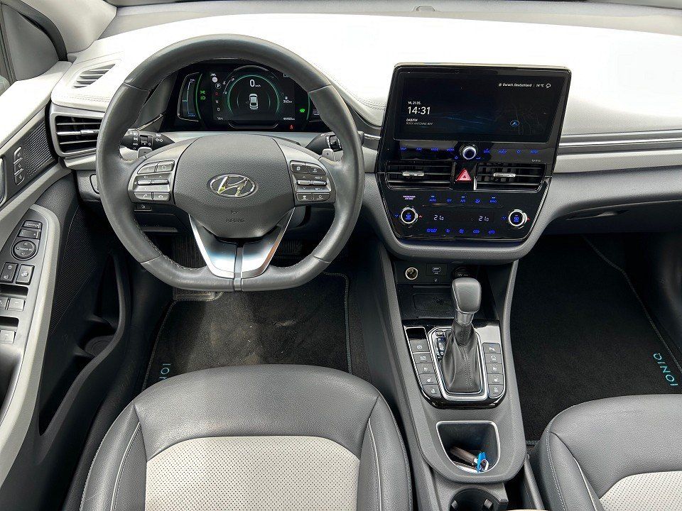 Fahrzeugabbildung Hyundai IONIQ FL PLUG-IN PREMIUM LEDER+LED+NAV+CARPLAY++