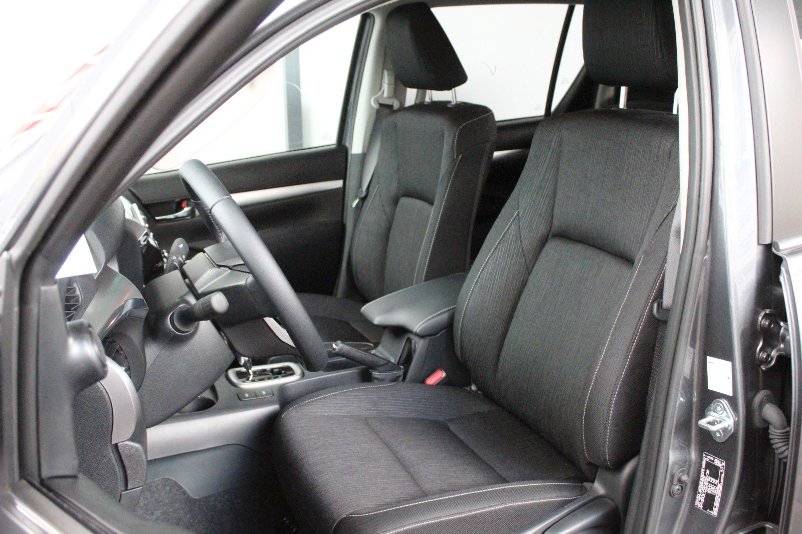 Fahrzeugabbildung Toyota Hilux DoubleCab 4x4 2.8 Comfort,PDC,Navi,Tempoma