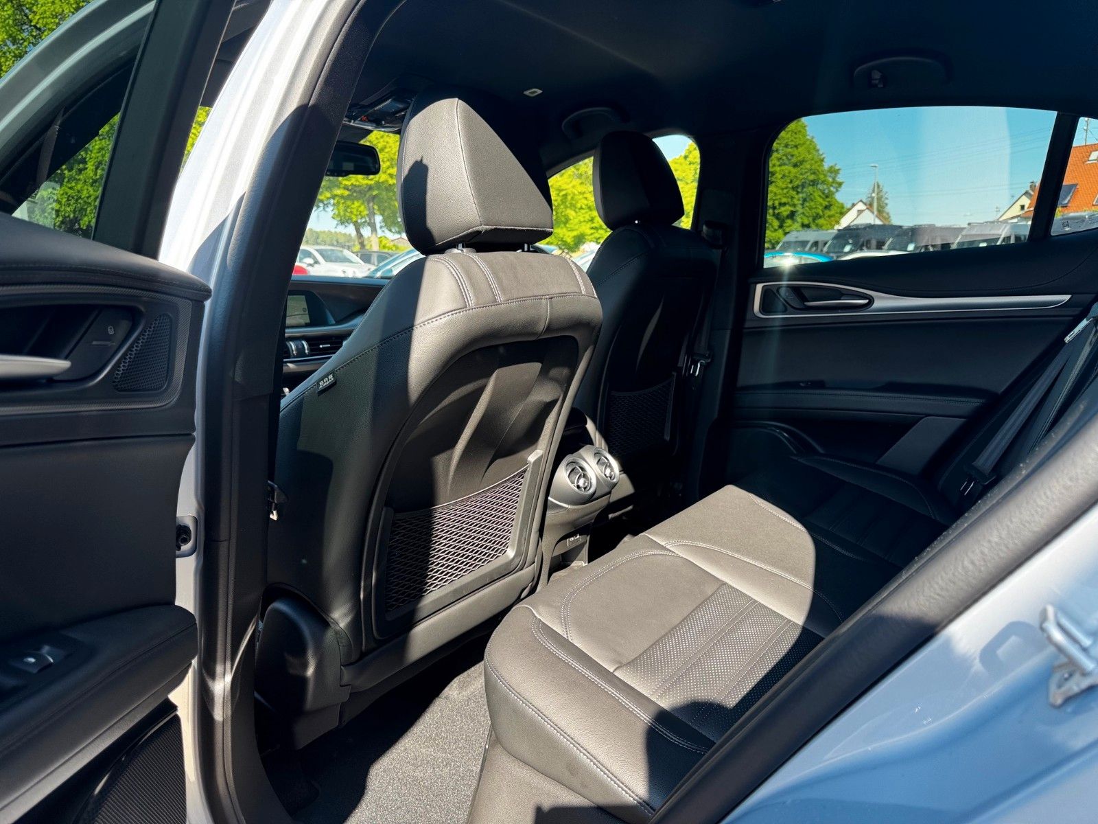 Fahrzeugabbildung Alfa Romeo Stelvio VELOCE 2.2 Diesel 210PS MEMORY HARMAN K