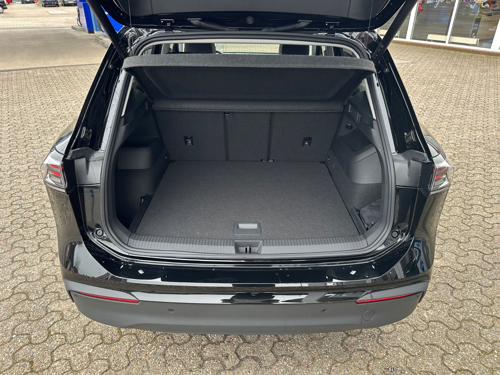 Fahrzeugabbildung Volkswagen Tiguan 1.5 eTSI Life DSG ACC/LED/Einparkh/Shzg