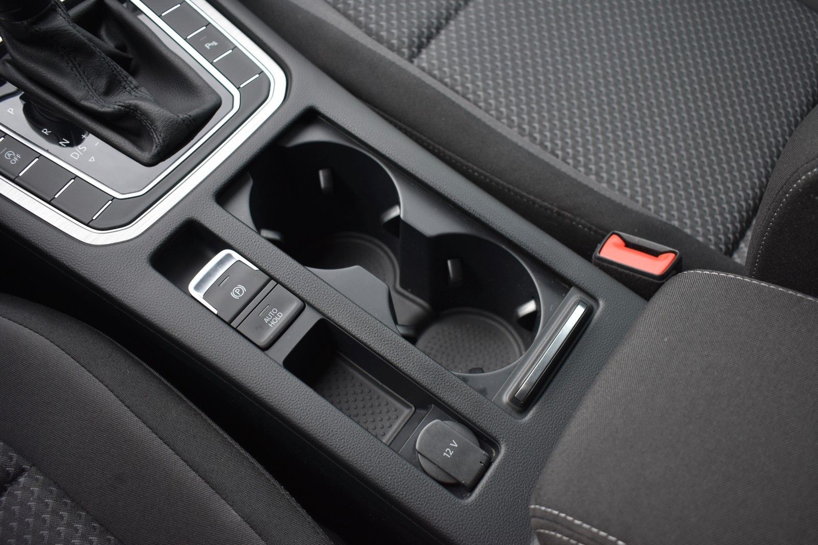 Fahrzeugabbildung Volkswagen Passat Variant Conceptline DSG AHK LED