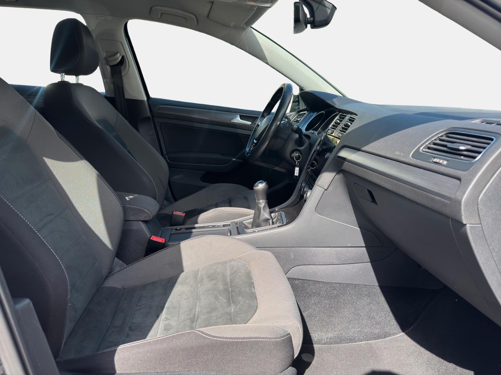 Volkswagen Golf VII Lim. Comfortline +Navi+Shz+