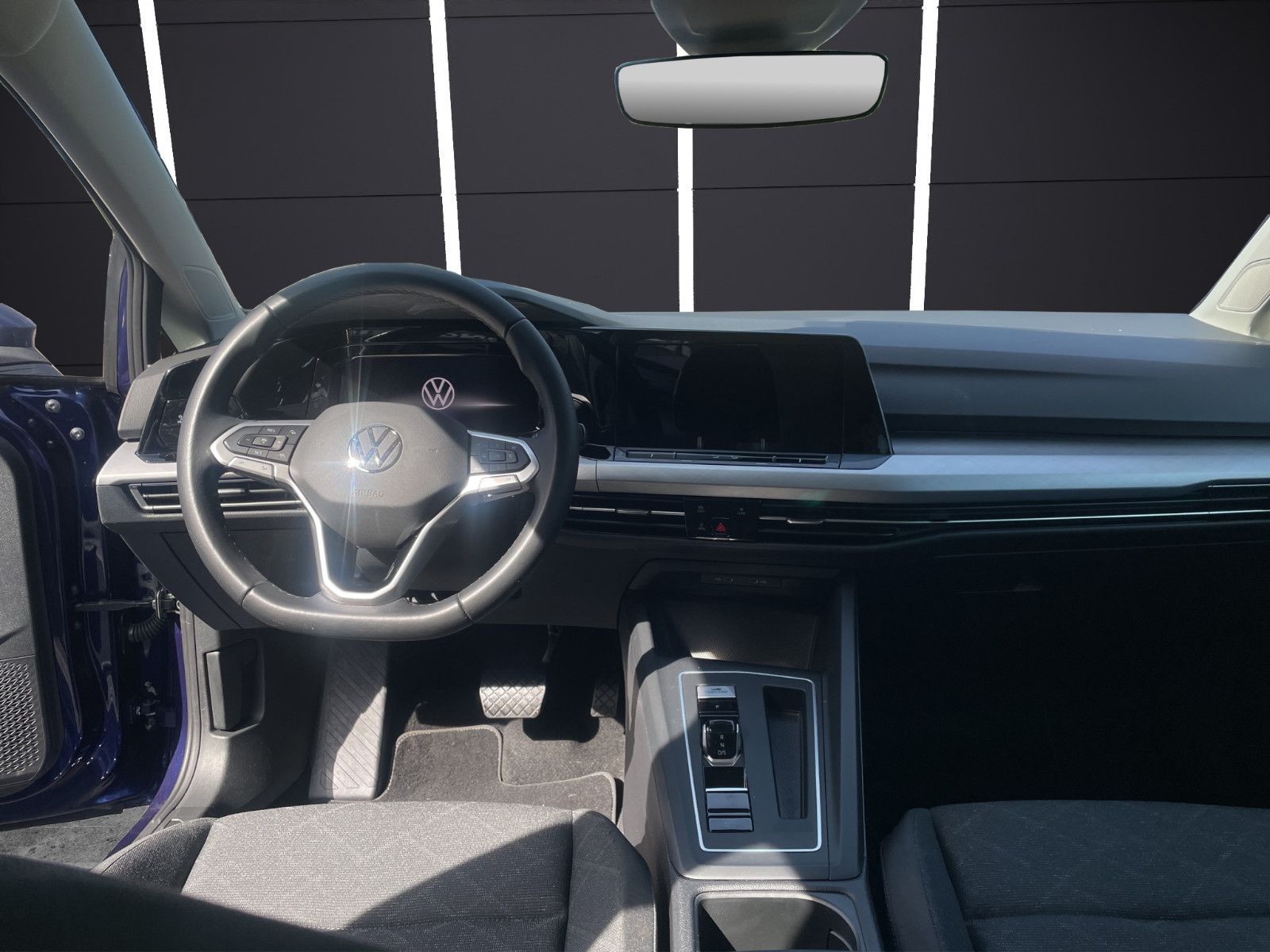 Fahrzeugabbildung Volkswagen Golf VIII Variant Life *AHK*PDC*Ambiente*Navi*