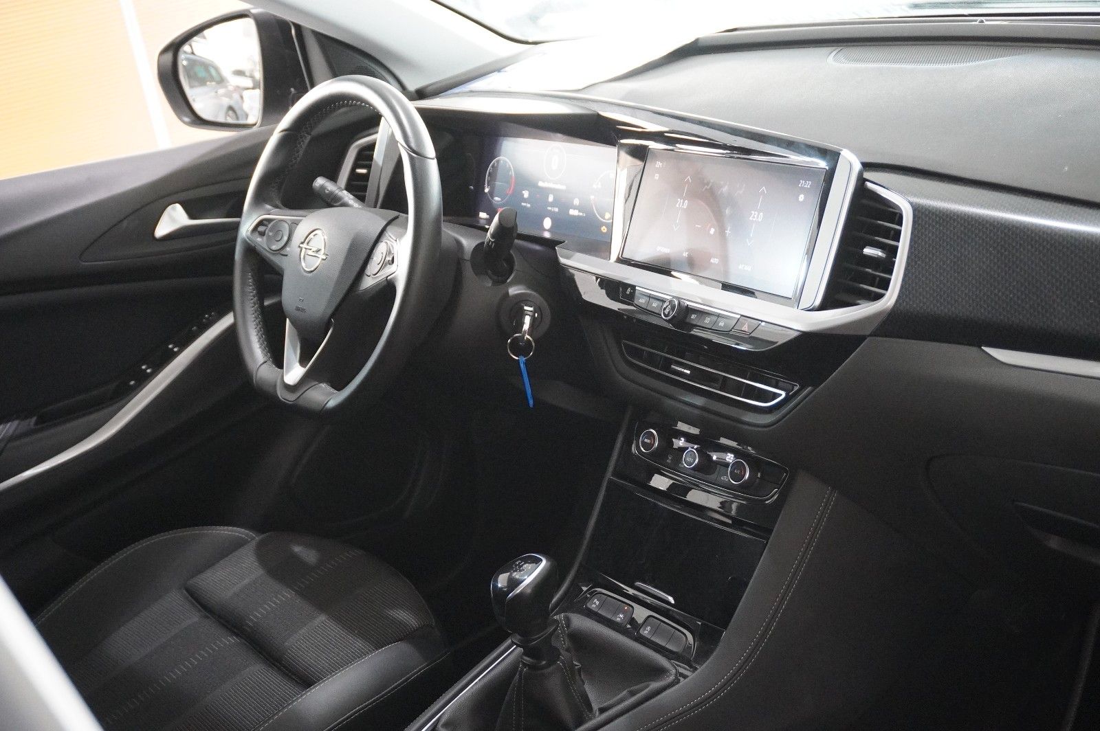 Fahrzeugabbildung Opel Grandland (X) 1.2T GS SPORT NAVI/LED/VIRT./DAB+