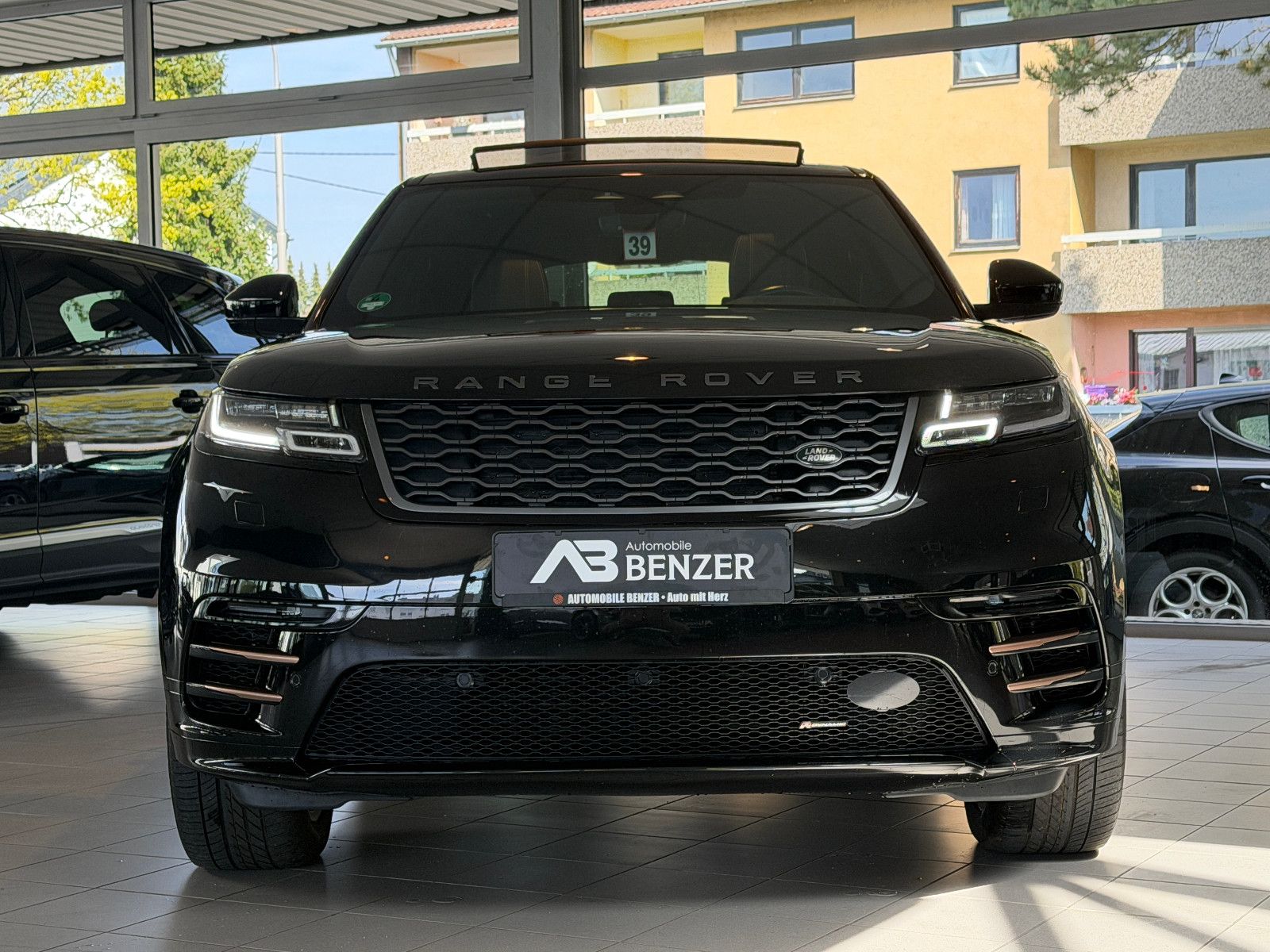 Fahrzeugabbildung Land Rover Range Rover Velar/R-DYNAMIC/PANO/HEAD-UP/ACC