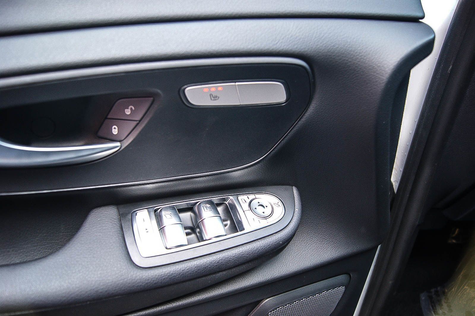 Fahrzeugabbildung Mercedes-Benz V 250 d EDITION AMG MBUX 7-SITZE IQ-LED KAMERA