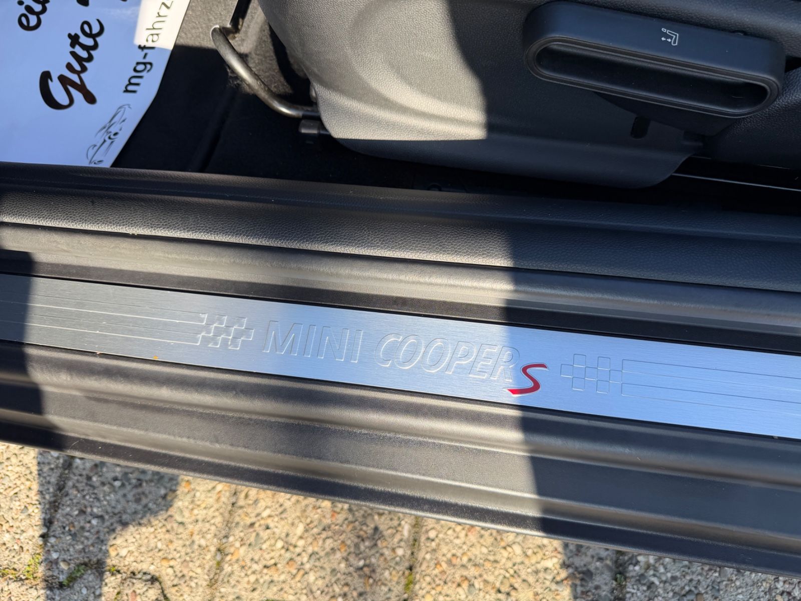 Fahrzeugabbildung MINI Cooper S Cabrio NAVI PDC LEDER H&K 1-HAND