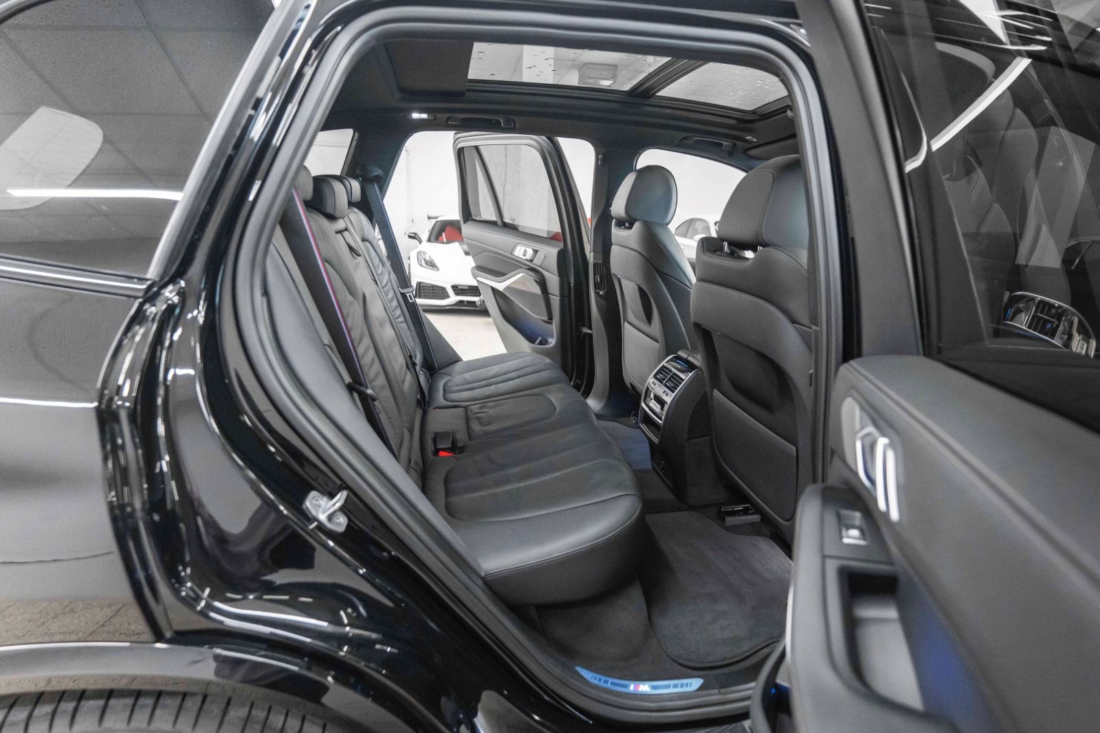 Fahrzeugabbildung BMW X5 xDrive40i M-Sportpaket HUD 360° H&K LED PDC