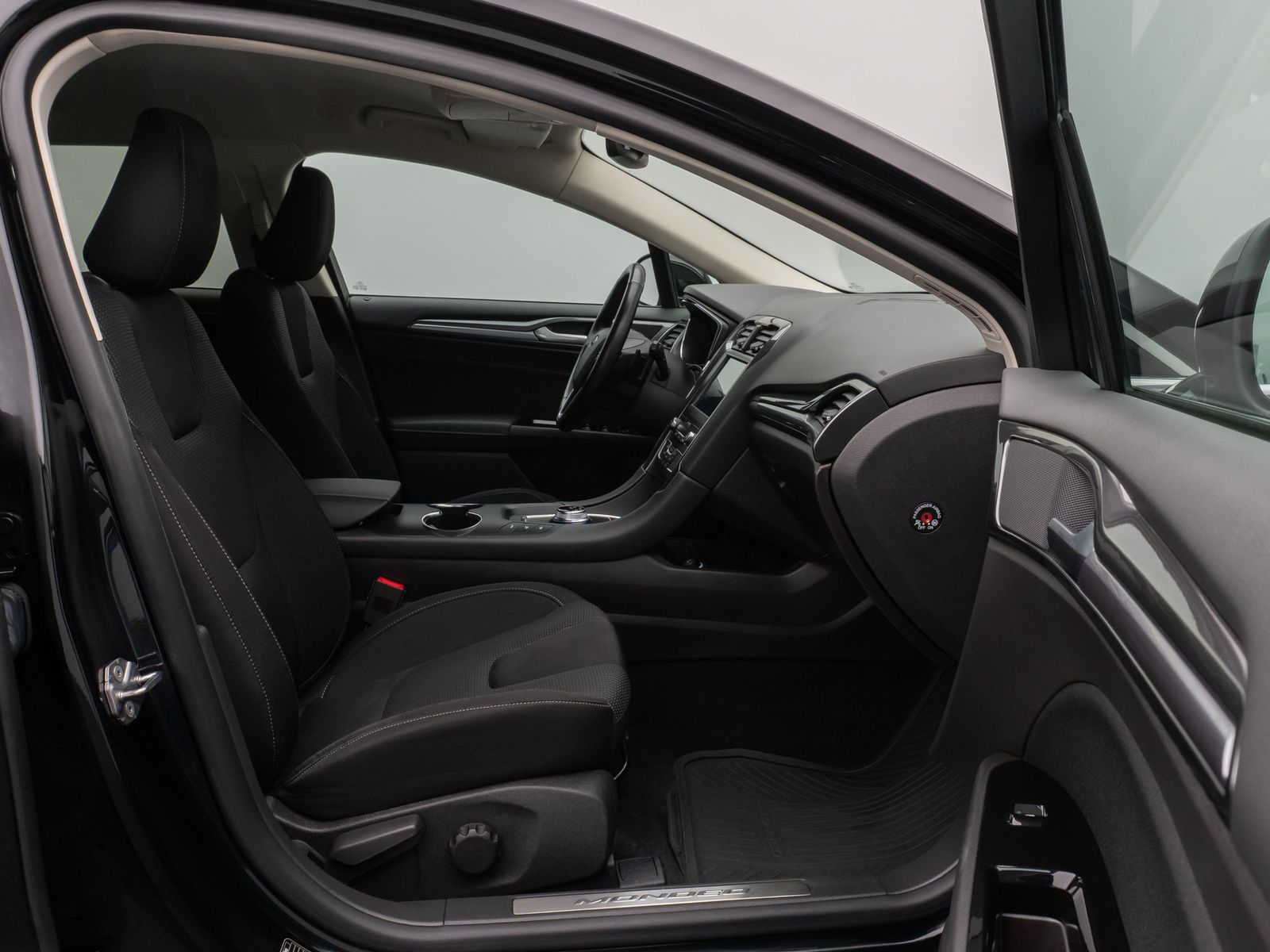 Fahrzeugabbildung Ford Mondeo Turnier Titanium Kamera AHK Winter 8fach