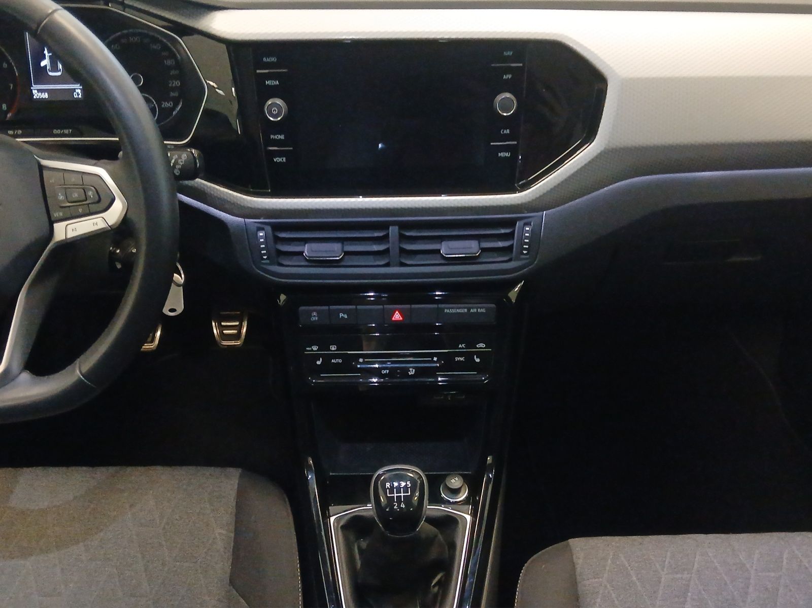 Fahrzeugabbildung Volkswagen T-Cross TSI Move RFK AHK App-Co. SHZ ACC Climatr