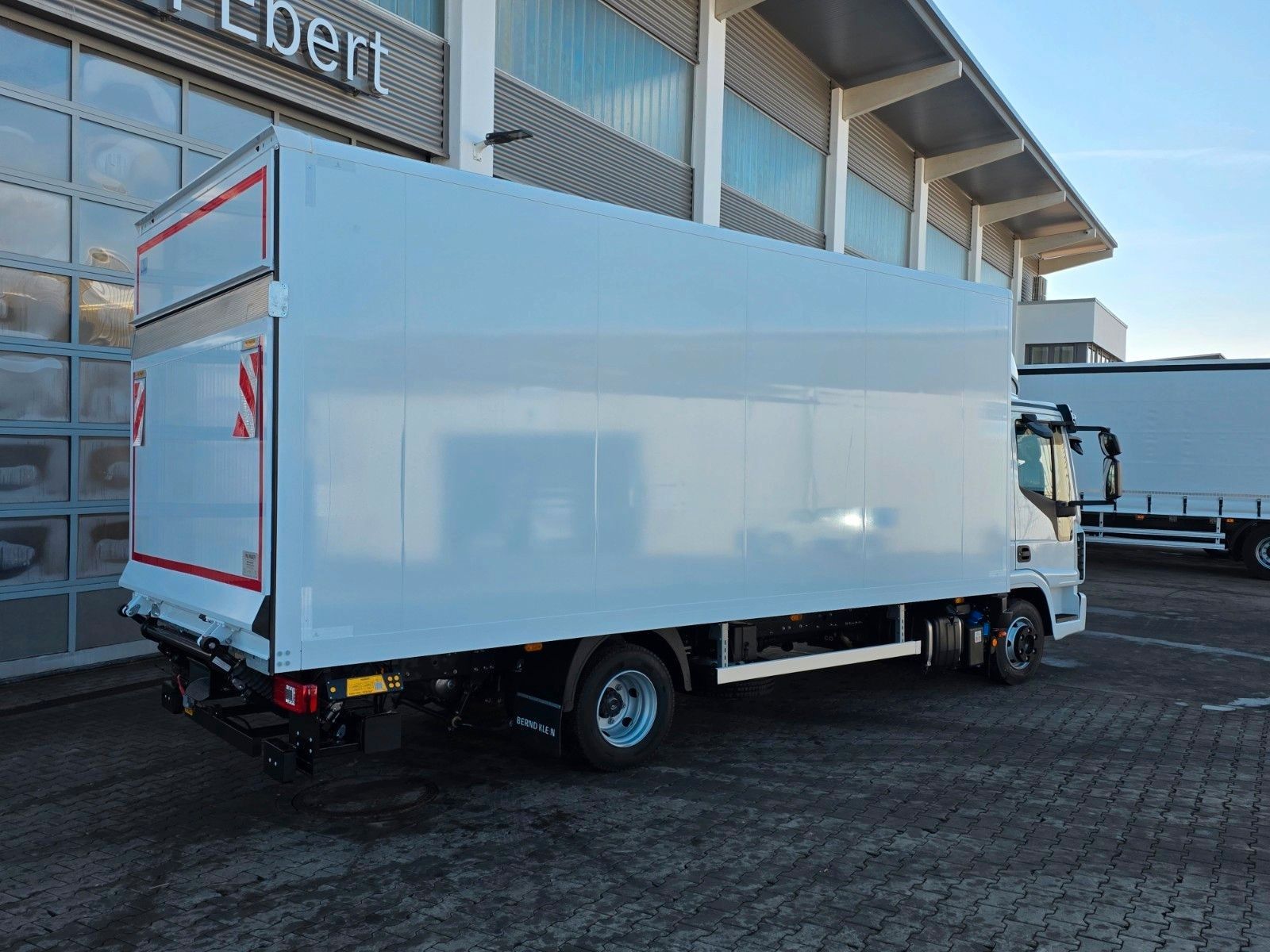 Fahrzeugabbildung Iveco Eurocargo ML80E21 Koffer LBW