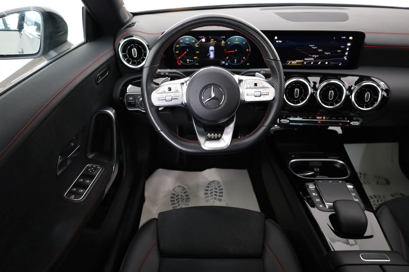 Fahrzeugabbildung Mercedes-Benz CLA 220d SB 4M AMG Line T.Leder,Navi,Night/ParkP