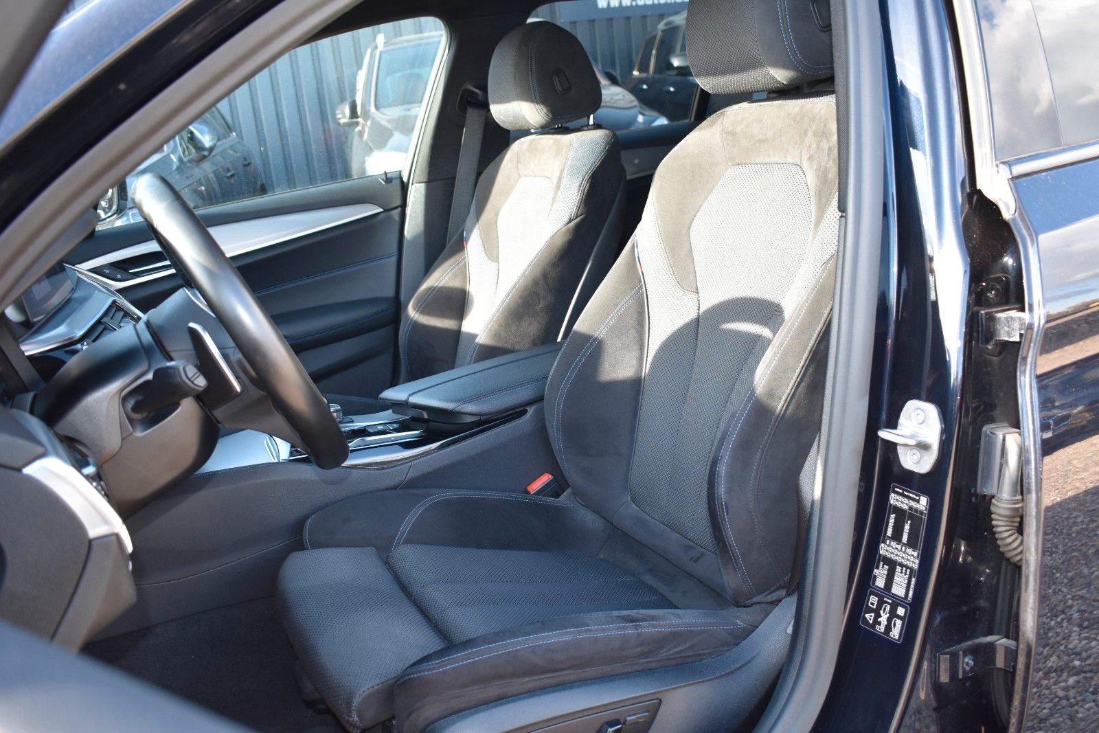 Fahrzeugabbildung BMW 520d Touring xDrive M Sport AHK/LED/KAMERA/TEMP.