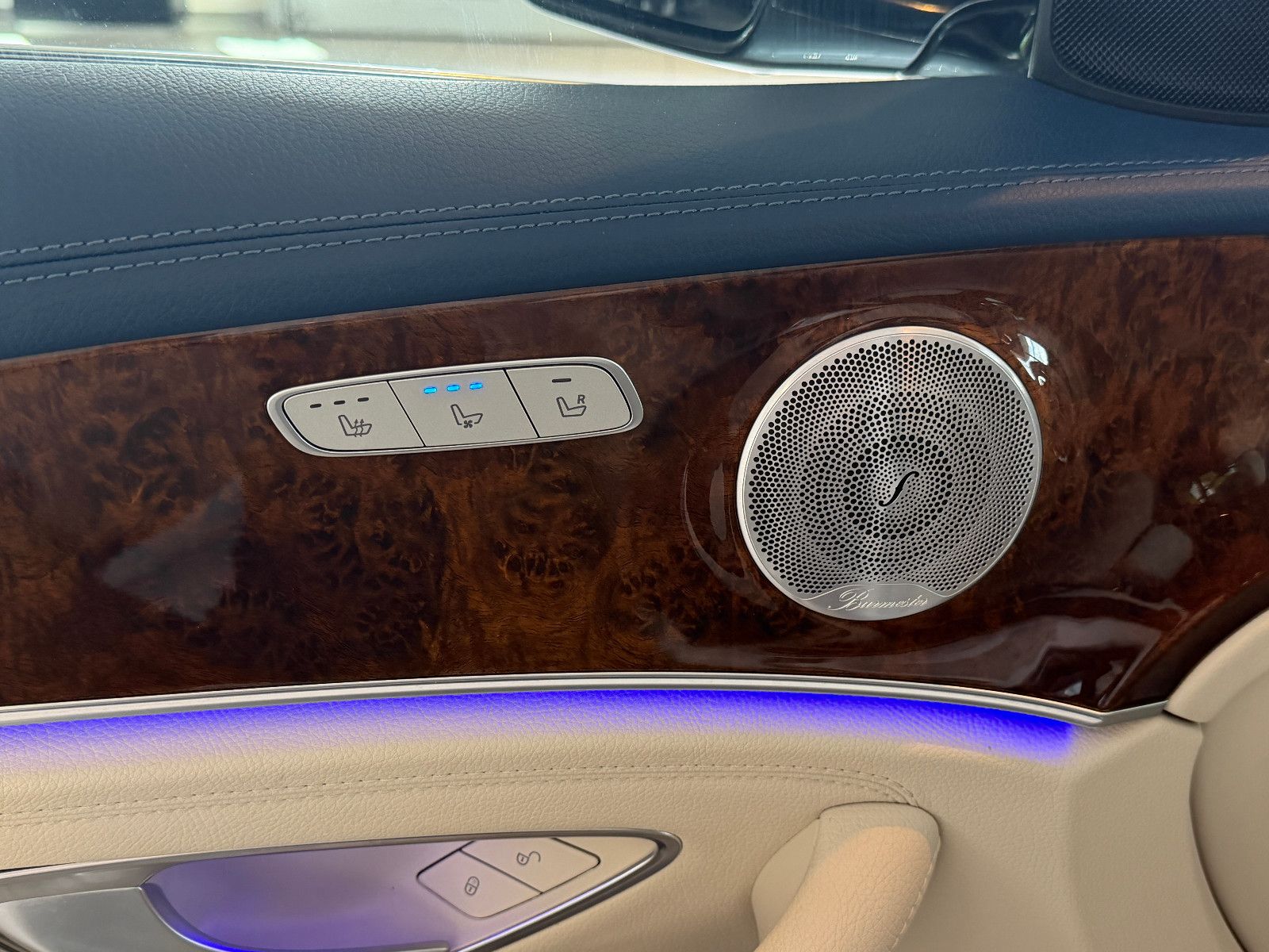 Fahrzeugabbildung Mercedes-Benz E 300 de/AMG/HEAD-UP/VIRTUAL/AMBIENTE/BURMESTER/
