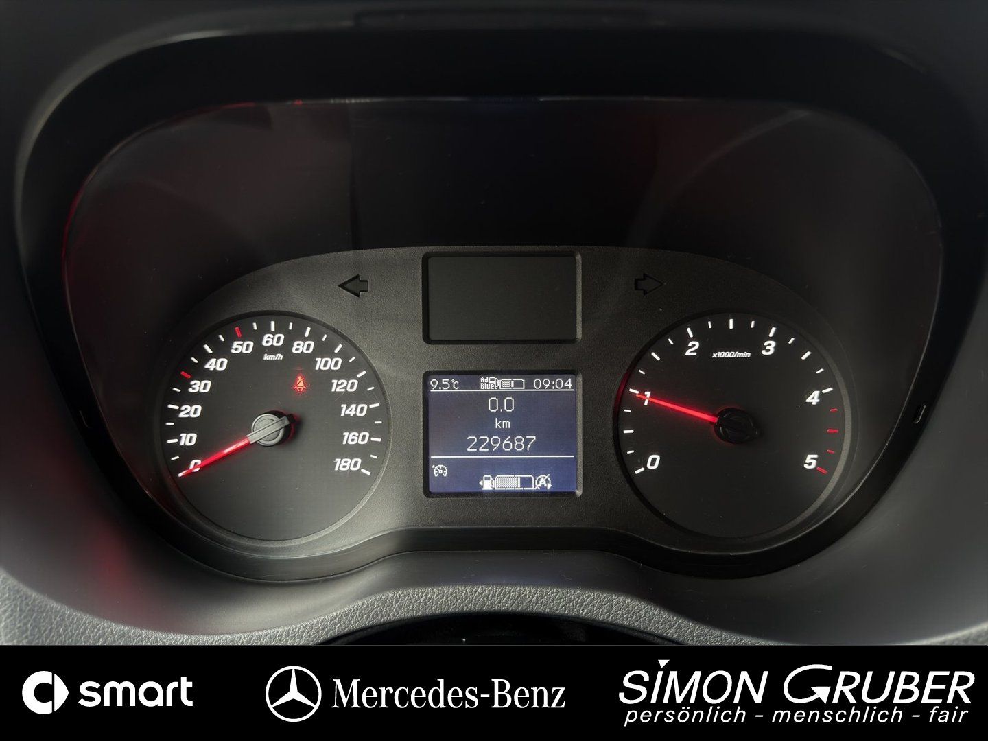 Fahrzeugabbildung Mercedes-Benz 317 Tourer L2H2 Standard 8Sitzer Rollstuhl Lift