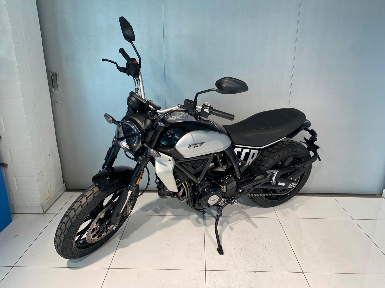 Ducati Scrambler 800 ICON *1Hand*APPROVED*