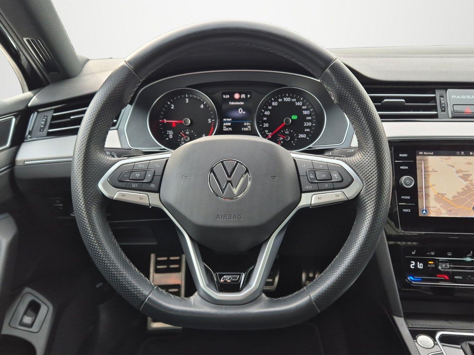 Fahrzeugabbildung Volkswagen PASSAT VAR. 2.0 TDI R-LINE 19" HUD KAM AHK PANO