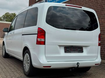 Mercedes V 220 - 4