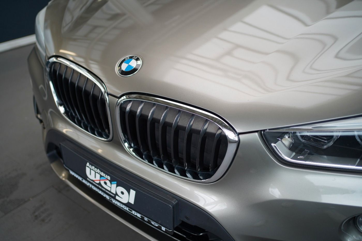 Fahrzeugabbildung BMW X1 18i Sport Line +AHK+Sportsitze+Parkassistent+