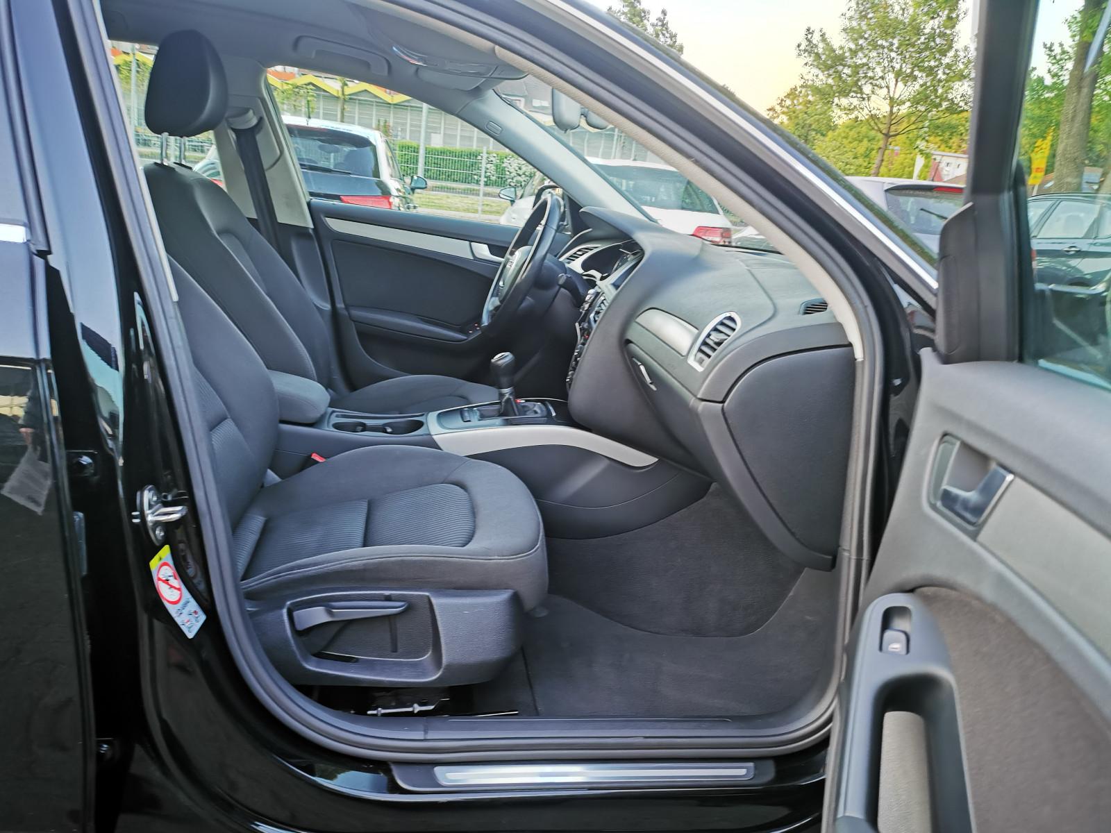 Audi A4 2010 — photo 15