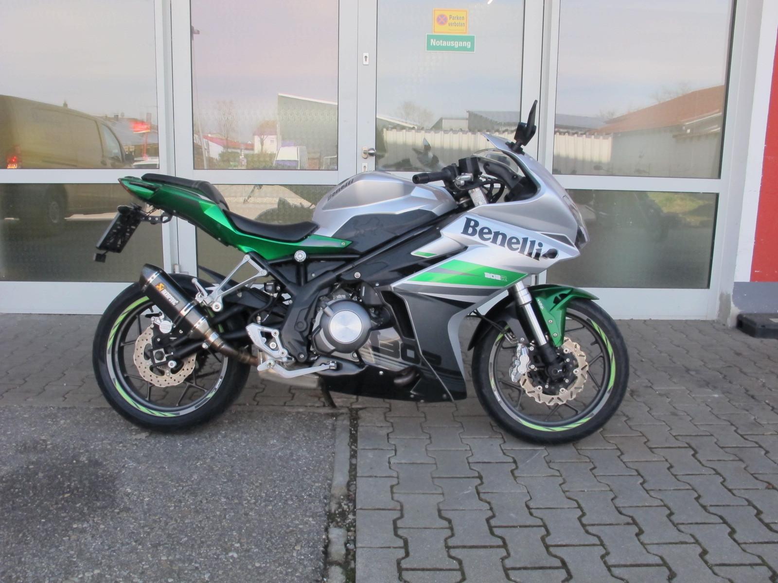 Benelli 302 R / Reifen NEU / Akrapovic