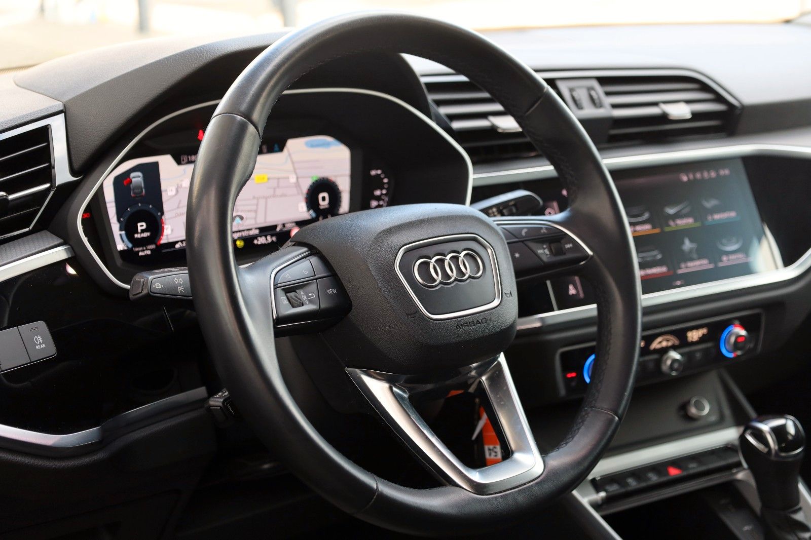 Fahrzeugabbildung Audi Q3 Sportback 35 TFSI S line,T.Leder,Navi,LED,SH